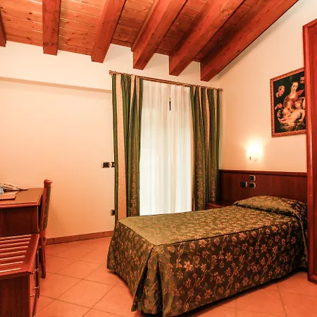 Garda Family House-3